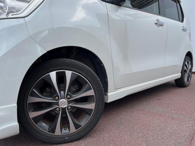 �y����15�C���`�A���~�z�C�[���z�O�ςɃ}�b�`���������A���~�z�C�[���𑕒����Ă���܂��B�e��ЊO�A���~�z�C�[����A�X�^�b�h���X�^�C�����戵�����Ă���܂��B���񂲑��k����������