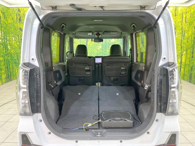 ���i�̂���������ʋ΁A���}���ɏ\���ȉ׎��X�y�[�X���m�ۂ��Ă���܂��B�Z�J���h�V�[�g��|���ƁA�傫�ȉו��̐ύڂ��\�ł���