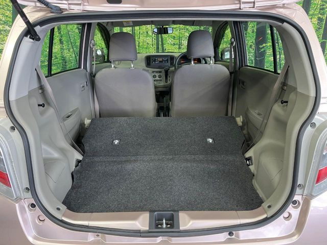 ���i�̂���������ʋ΁A���}���ɏ\���ȉ׎��X�y�[�X���m�ۂ��Ă���܂��B�Z�J���h�V�[�g��|���ƁA�傫�ȉו��̐ύڂ��\�ł���