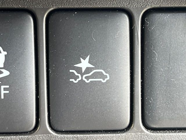 �y�G�}�[�W�F���V�[�u���[�L�z���s���ɑO���̎ԗ�����F�����A�Փ˂������Ȏ��͌x��ƃu���[�L�ŏՓˉ���Ɣ�Q�y�����A�V�X�g�B�����S�Ƀh���C�u�����y���݂��������܂��B