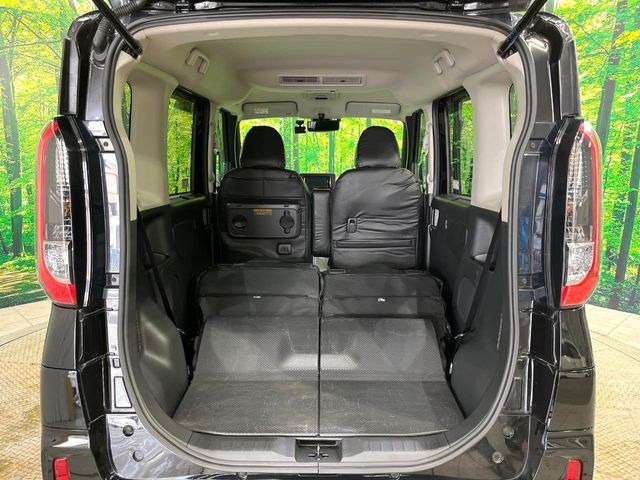 ���i�̂���������ʋ΁A���}���ɏ\���ȉ׎��X�y�[�X���m�ۂ��Ă���܂��B�Z�J���h�V�[�g��|���ƁA�傫�ȉו��̐ύڂ��\�ł���