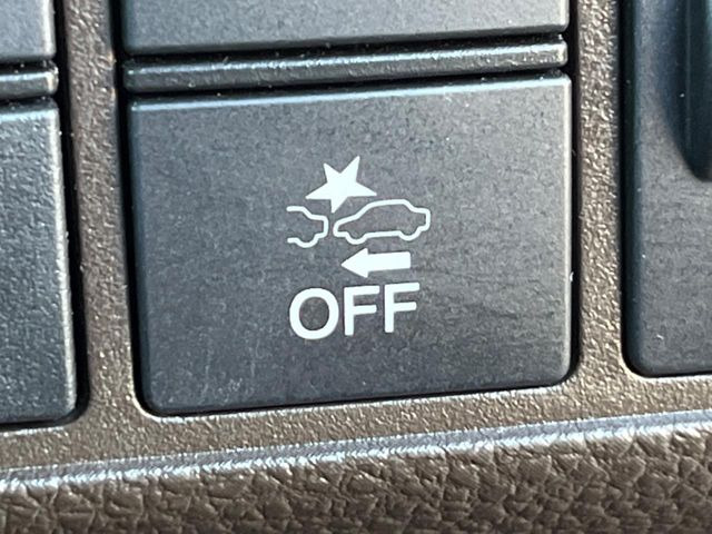 �y�z���_�Z���V���O�z���s���ɑO���̎ԗ�����F�����A�Փ˂������Ȏ��͌x��ƃu���[�L�ŏՓˉ���Ɣ�Q�y�����A�V�X�g�B�����S�Ƀh���C�u�����y���݂��������܂��B