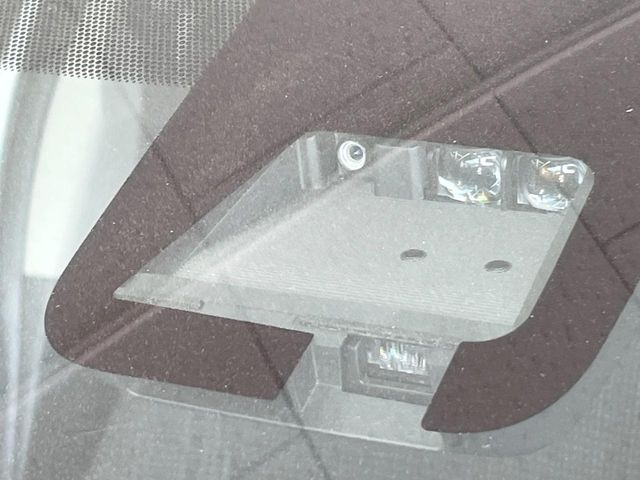 �y�g���^�Z�[�t�e�B�Z���X�z���s���ɑO���̎ԗ�����F�����A�Փ˂������Ȏ��͌x��ƃu���[�L�ŏՓˉ���Ɣ�Q�y�����A�V�X�g�B�����S�Ƀh���C�u�����y���݂��������܂��B