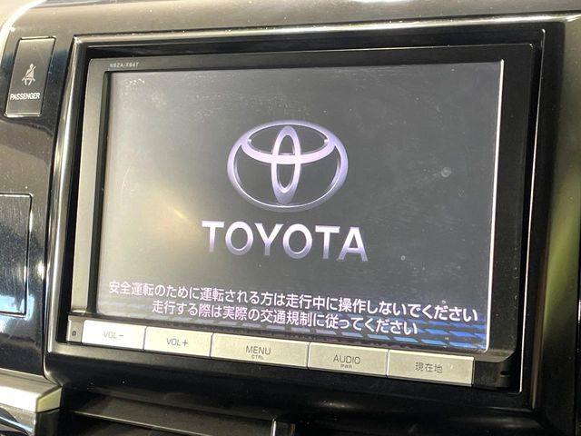 【純正8型ナビ】人気の純正ナビを装備しております。ナビの使いやすさはもちろん、オーディオ機能も充実!キャンプや旅行はもちろん、通勤や買い物など普段のドライブも楽しくなるはず♪