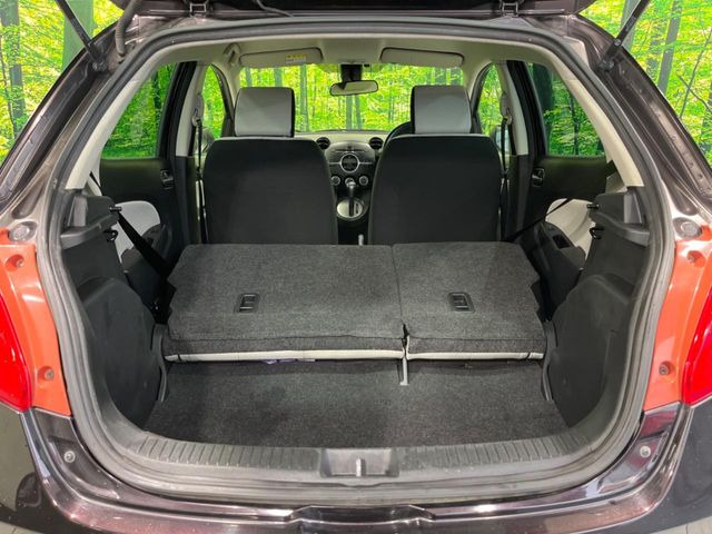 ���i�̂���������ʋ΁A���}���ɏ\���ȉ׎��X�y�[�X���m�ۂ��Ă���܂��B�Z�J���h�V�[�g��|���ƁA�傫�ȉו��̐ύڂ��\�ł���