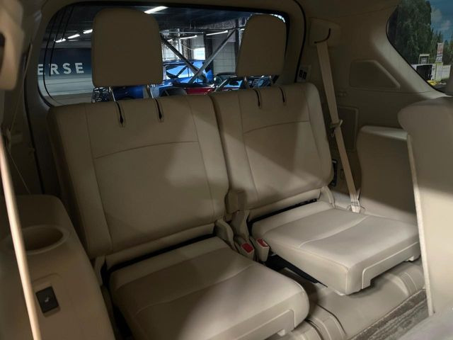 3列目シートはもちろん状態良好☆大人でもゆったりと座って頂けますので、大人数でのお出かけもラクラクです♪ご家族で、気の知れた仲間で、ドライブに行くのが楽しみですね♪