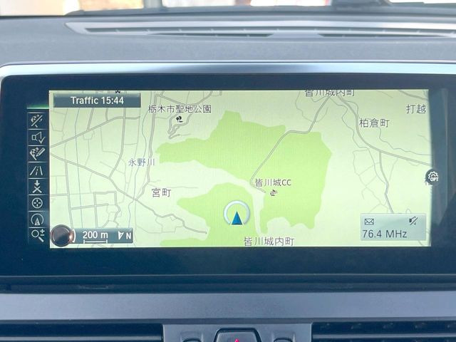 ��BMW�����i�r:��̊��̂���i�r�́A����������ԓ������o���Ă���܂��BBluetooth�Đ��ȂǃI�[�f�B�I�@�\���[�����Ă���܂��̂ŁA�^�]�����y���߂܂���