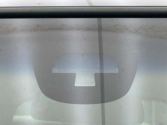 �y�z���_�Z���V���O�z���s���ɑO���̎ԗ�����F�����A�Փ˂������Ȏ��͌x��ƃu���[�L�ŏՓˉ���Ɣ�Q�y�����A�V�X�g�B�����S�Ƀh���C�u�����y���݂��������܂��B