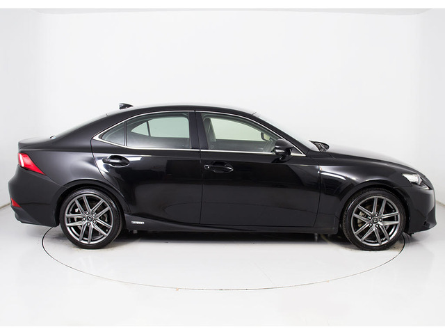 18インチアルミ!!アルミホイールの変更も可能です!お客様のお好みの1台を作成可能となります!※詳細はスタッフまでお尋ねください。