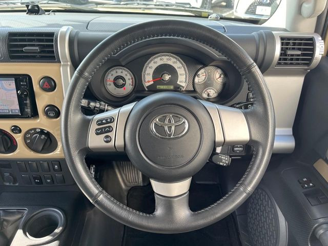 �y�����v�����X�e�A�����O�z�㎿�Ȋv���g�p���邱�ƂŁA��ɂ����������݂ƂĂ��^�]���₷���n���h���ł���