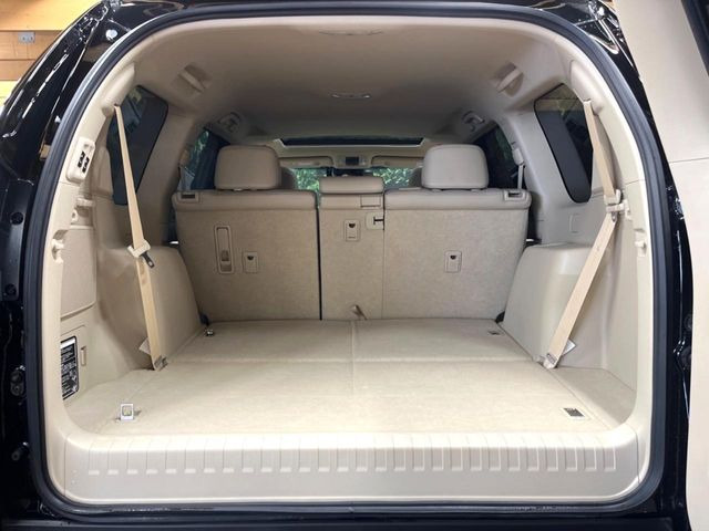 積み下ろしのしやすいデッキにはたっぷりと荷物を積み込んでいただけます。遊びから仕事まで、様々なシーンで頼れます♪