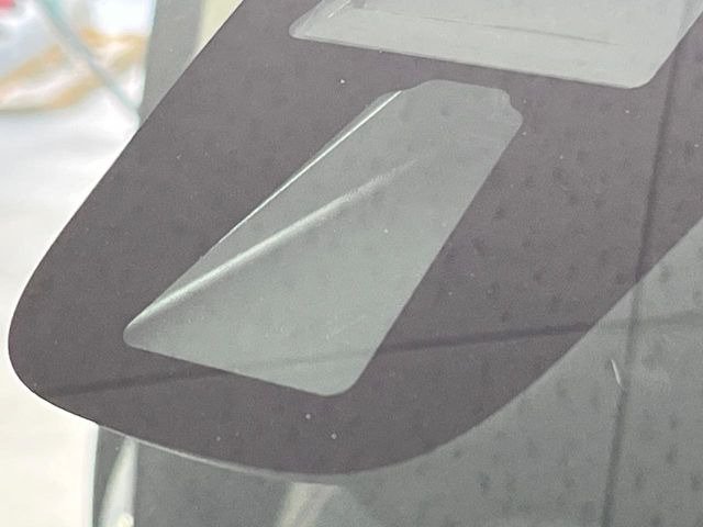 �y�z���_�Z���V���O�z���s���ɑO���̎ԗ�����F�����A�Փ˂������Ȏ��͌x��ƃu���[�L�ŏՓˉ���Ɣ�Q�y�����A�V�X�g�B�����S�Ƀh���C�u�����y���݂��������܂��B