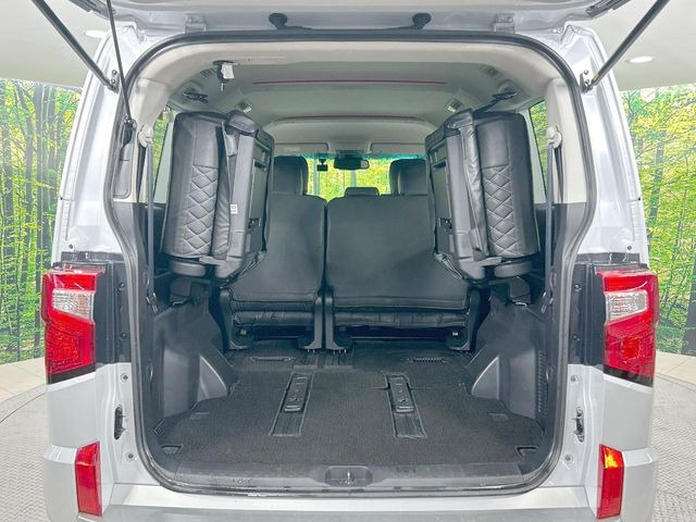 ���i�̂���������ʋ΁A���}���ɏ\���ȉ׎��X�y�[�X���m�ۂ��Ă���܂��B�Z�J���h�V�[�g��|���ƁA�傫�ȉו��̐ύڂ��\�ł���