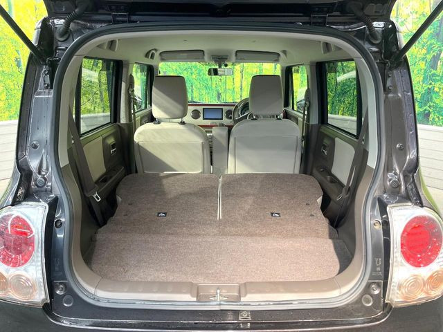 ���i�̂���������ʋ΁A���}���ɏ\���ȉ׎��X�y�[�X���m�ۂ��Ă���܂��B�Z�J���h�V�[�g��|���ƁA�傫�ȉו��̐ύڂ��\�ł���