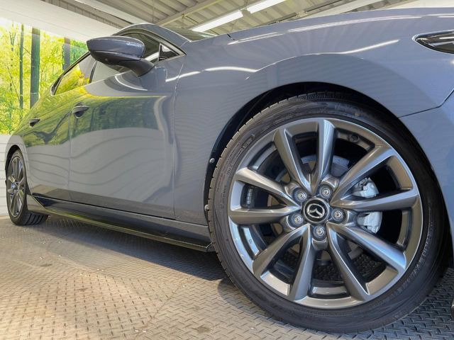 �y����18�C���`�A���~�z�C�[���z�O�ςɃ}�b�`���������A���~�z�C�[���𑕒����Ă���܂��B�e��ЊO�A���~�z�C�[����A�X�^�b�h���X�^�C�����戵�����Ă���܂��B���񂲑��k����������