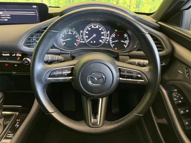 �y�����v�����X�e�A�����O�z�㎿�Ȋv���g�p���邱�ƂŁA��ɂ����������݂ƂĂ��^�]���₷���n���h���ł���