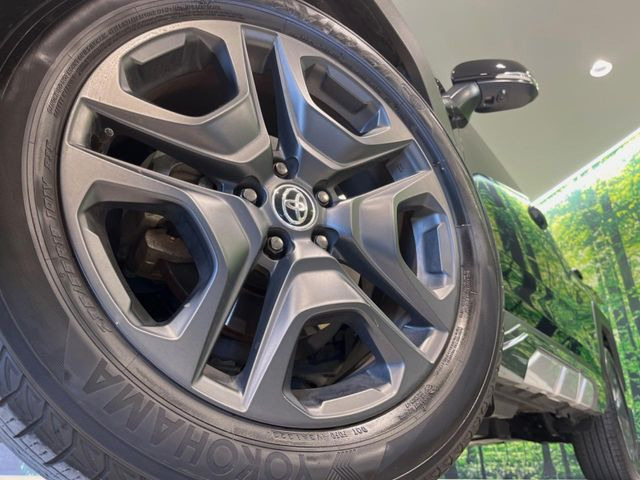 【純正19インチアルミホイール】外観にマッチした純正アルミホイールを装着しております。各種社外アルミホイールや、スタッドレスタイヤも取扱いしております。是非ご相談ください♪