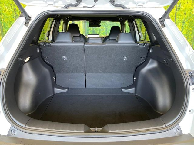 ���i�̂���������ʋ΁A���}���ɏ\���ȉ׎��X�y�[�X���m�ۂ��Ă���܂��B�Z�J���h�V�[�g��|���ƁA�傫�ȉו��̐ύڂ��\�ł���