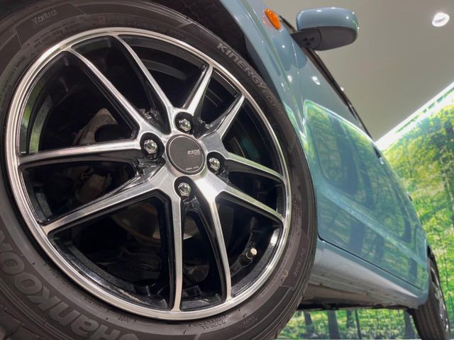 �y15�C���`�A���~�z�C�[���z�O�ςɃ}�b�`�����A���~�z�C�[���𑕒����Ă���܂��B�e��A���~�z�C�[����A�X�^�b�h���X�^�C�����戵�����Ă���܂��B���񂲑��k����������