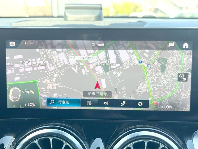 ���x���c�����i�r:��̊��̂���i�r�́A����������ԓ������o���Ă���܂��BBluetooth�Đ��ȂǃI�[�f�B�I�@�\���[�����Ă���܂��̂ŁA�^�]�����y���߂܂���