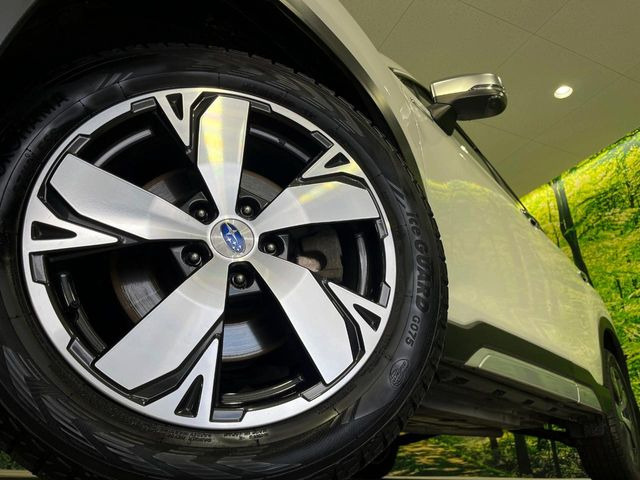 �y����18�C���`�A���~�z�C�[���z�O�ςɃ}�b�`���������A���~�z�C�[���𑕒����Ă���܂��B�e��ЊO�A���~�z�C�[����A�X�^�b�h���X�^�C�����戵�����Ă���܂��B���񂲑��k����������