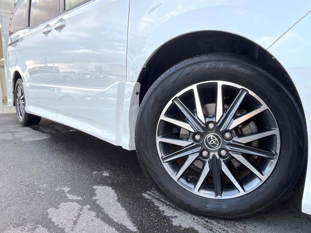 �y�����A���~�z�C�[���z�O�ςɃ}�b�`���������A���~�z�C�[���𑕒����Ă���܂��B�e��ЊO�A���~�z�C�[����A�X�^�b�h���X�^�C�����戵�����Ă���܂��B���񂲑��k����������