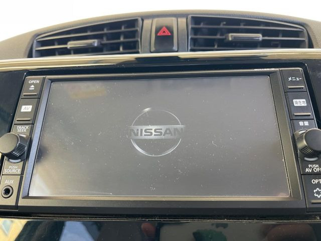 �y�����i�r�z�l�C�̏����i�r�𑕔����Ă���܂��B�i�r�̎g���₷���͂������A�I�[�f�B�I�@�\���[��!�L�����v�◷�s�͂������A�ʋ΂┃�����ȂǕ��i�̃h���C�u���y�����Ȃ�͂���