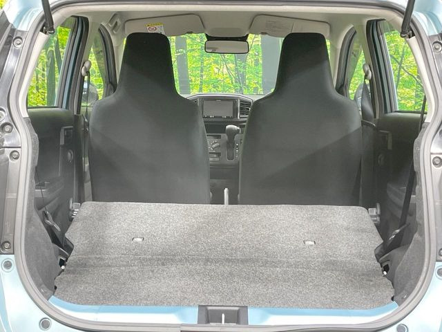 ���i�̂���������ʋ΁A���}���ɏ\���ȉ׎��X�y�[�X���m�ۂ��Ă���܂��B�Z�J���h�V�[�g��|���ƁA�傫�ȉו��̐ύڂ��\�ł���