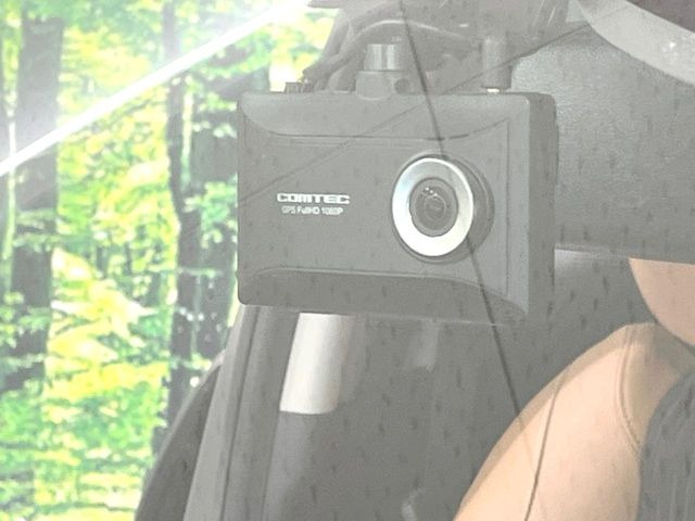 【ドライブレコーダー】ドライブレコーダー装備!走行中はもちろん、あおり運転や事故に遭遇した際、映像で記録し、万一のリスクに備えます。※記録用SDカードはお客様ご自身でご準備いただく必要があります。