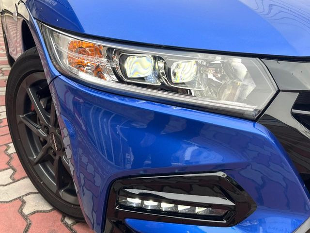 �yLED�w�b�h���C�g�z���V����ԑ��s�����ǍD�Ȏ��E���m�ۂ����S���ĉ^�]�ł��鍂�P�xLED�w�b�h���C�g�𑕔�!�_�����x�������A����d�͂��}�����Ă��܂��B