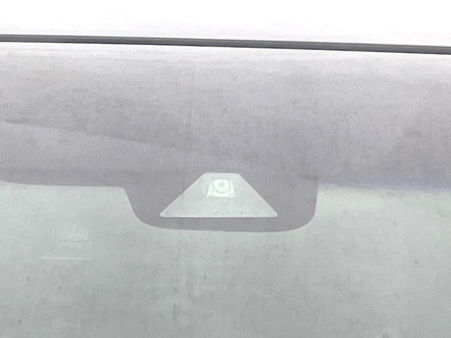 �y�z���_�Z���V���O�z���s���ɑO���̎ԗ�����F�����A�Փ˂������Ȏ��͌x��ƃu���[�L�ŏՓˉ���Ɣ�Q�y�����A�V�X�g�B�����S�Ƀh���C�u�����y���݂��������܂��B