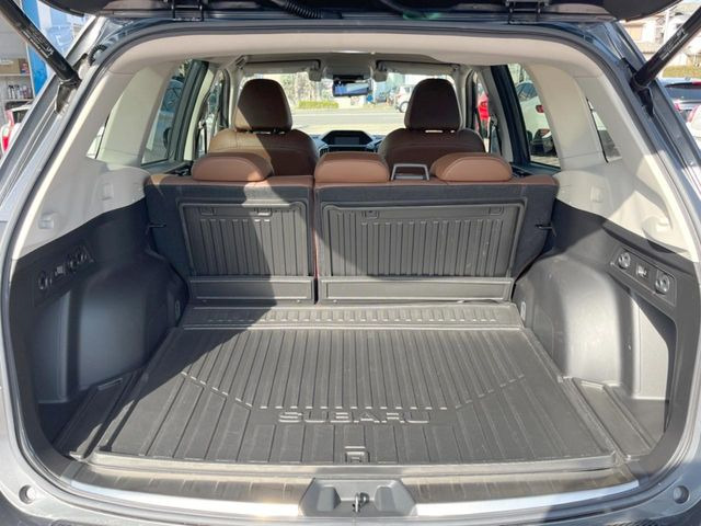 ���i�̂���������ʋ΁A���}���ɏ\���ȉ׎��X�y�[�X���m�ۂ��Ă���܂��B�Z�J���h�V�[�g��|���ƁA�傫�ȉו��̐ύڂ��\�ł���