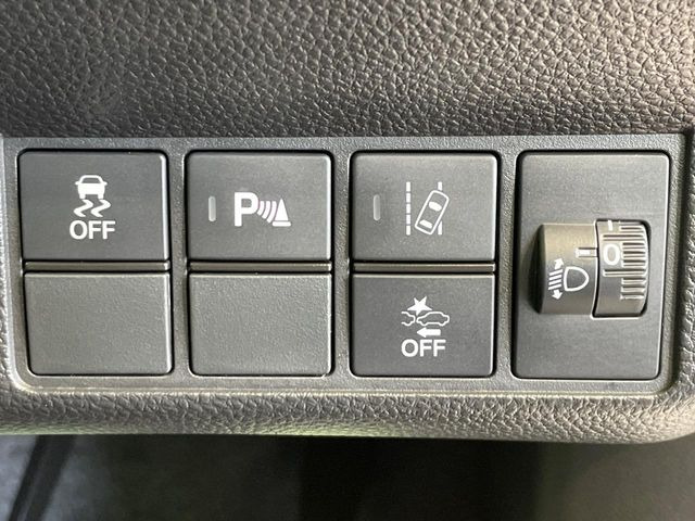 �y�z���_�Z���V���O�z���s���ɑO���̎ԗ�����F�����A�Փ˂������Ȏ��͌x��ƃu���[�L�ŏՓˉ���Ɣ�Q�y�����A�V�X�g�B�����S�Ƀh���C�u�����y���݂��������܂��B