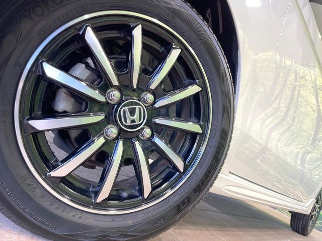 �y����14�C���`�A���~�z�C�[���z�O�ςɃ}�b�`���������A���~�z�C�[���𑕒����Ă���܂��B�e��ЊO�A���~�z�C�[����A�X�^�b�h���X�^�C�����戵�����Ă���܂��B���񂲑��k����������