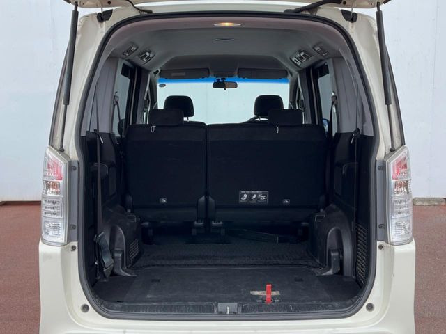 ���i�̂���������ʋ΁A���}���ɏ\���ȉ׎��X�y�[�X���m�ۂ��Ă���܂��B�T�[�h�V�[�g�������ɂ��܂��ƁA�傫�ȉו��̐ύڂ��\�ł���