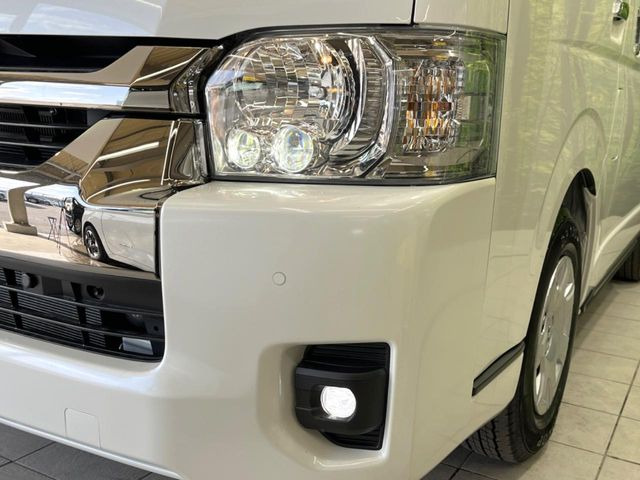 �yLED�w�b�h���C�g�z���V����ԑ��s�����ǍD�Ȏ��E���m�ۂ����S���ĉ^�]�ł��鍂�P�xLED�w�b�h���C�g�𑕔�!�_�����x�������A����d�͂��}�����Ă��܂��B