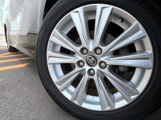 �y����18�C���`�A���~�z�C�[���z�����I�v�V�����z�C�[���𑕒��B���s���\�̌���ɉ����A�O�ς����X�^�C���b�V���ɂȂ��Ă��܂��B