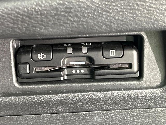 �y�A���E���h�r���[���j�^�[�z��p�̃J�����ɂ��A�ォ�猩���낵���悤�Ȏ��_��360�x�N���}�̎��͂��m�F���邱�Ƃ��ł��܂����c�񒓎Ԃ╝�񂹎��Ɋ��􂵂Ă���܂���