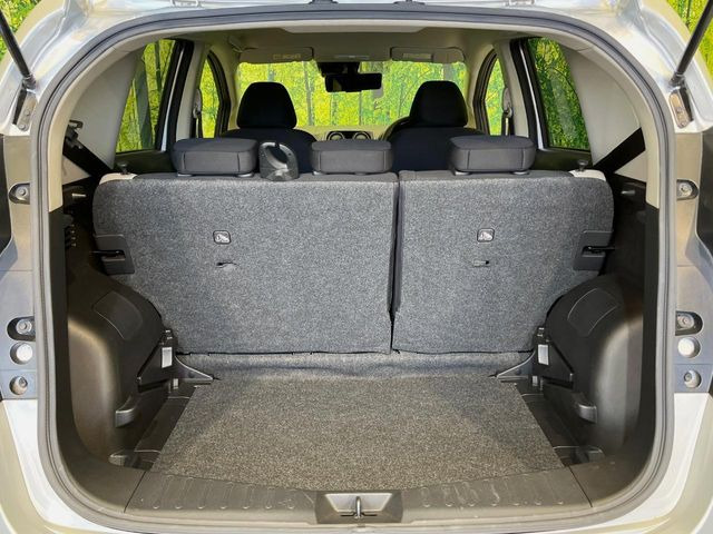 ���i�̂���������ʋ΁A���}���ɏ\���ȉ׎��X�y�[�X���m�ۂ��Ă���܂��B�Z�J���h�V�[�g��|���ƁA�傫�ȉו��̐ύڂ��\�ł���