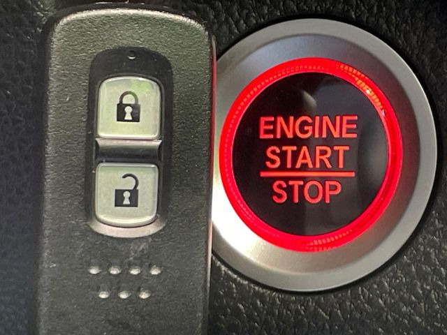 �yHonda�X�}�[�g�L�[�z�J�o����|�P�b�g�ɓ��ꂽ�܂܂ł��h�A�̎{���E�������\�ȃX�}�[�g�L�[�𑕔��B�G���W���̃I���E�I�t�����J�M�����o���K�v����������Ƃ��Ă��֗��ł���