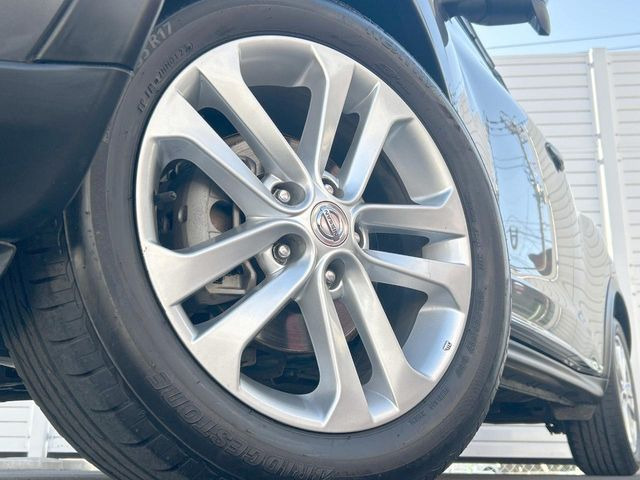 �y����17�C���`�A���~�z�C�[���z�O�ςɃ}�b�`���������A���~�z�C�[���𑕒����Ă���܂��B�e��ЊO�A���~�z�C�[����A�X�^�b�h���X�^�C�����戵�����Ă���܂��B���񂲑��k����������