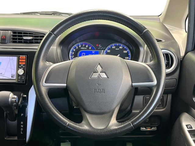 �y�����v�����X�e�A�����O�z�㎿�Ȋv���g�p���邱�ƂŁA��ɂ����������݂ƂĂ��^�]���₷���n���h���ł���