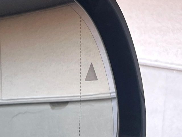 ���u���C���h�A�V�X�g�Z���T�[:���p����̎Ԃ����m���A�h���C�o�[���Ԑ��ύX���s���ۂɁA�x�����Ƌ��ɒ��ӂ𑣂��Ă������S�x���@�\�ł�!