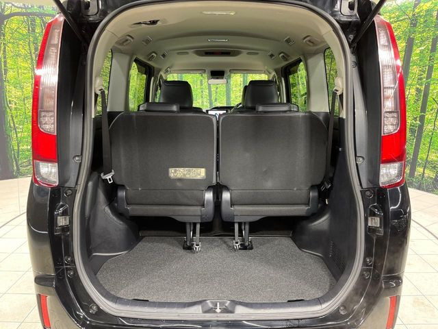 ���i�̂���������ʋ΁A���}���ɏ\���ȉ׎��X�y�[�X���m�ۂ��Ă���܂��B�Z�J���h�V�[�g��|���ƁA�傫�ȉו��̐ύڂ��\�ł���