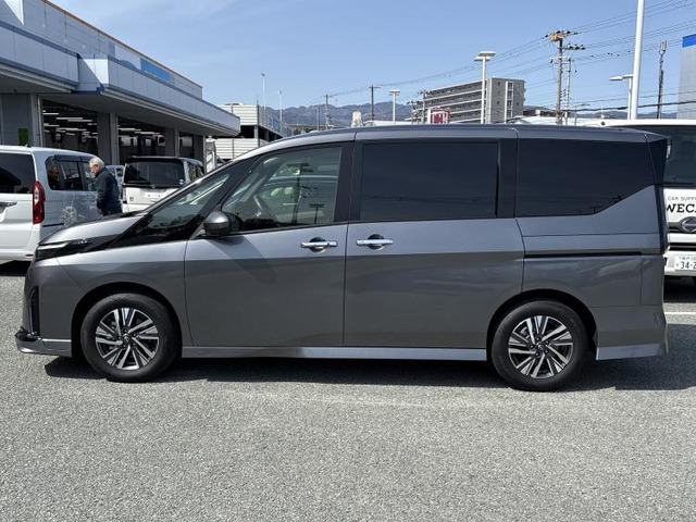 セレナ1.4 e-POWER ハイウェイスターV