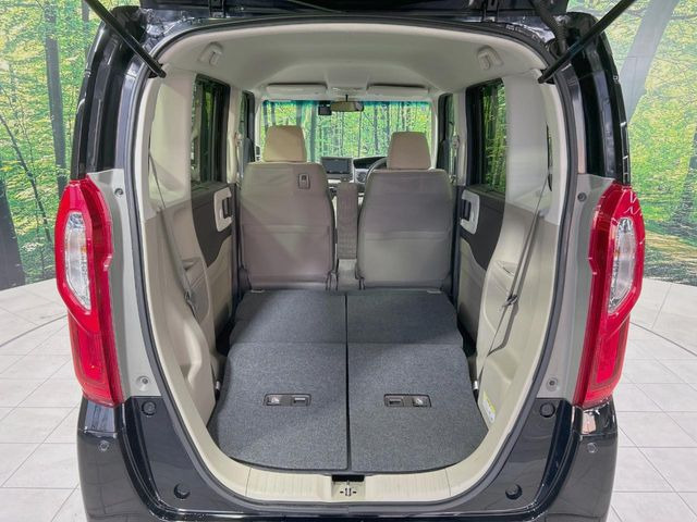 ���i�̂���������ʋ΁A���}���ɏ\���ȉ׎��X�y�[�X���m�ۂ��Ă���܂��B�Z�J���h�V�[�g��|���ƁA�傫�ȉו��̐ύڂ��\�ł���