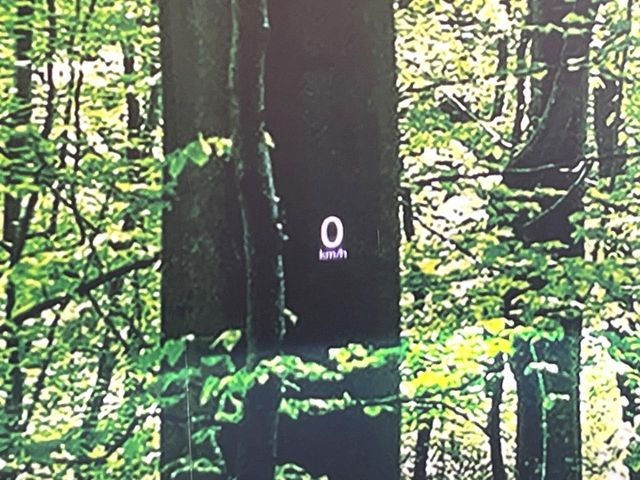 �y�w�b�h�A�b�v�f�B�X�v���C�z���݂̑��x�⑖�s�����f�W�^���\���ŉ^�]�ȑO���̃K���X�ɓ��e!�^�]���A�ڐ������炳���K�v�ȏ����m�F�ł���̂łƂ��Ă��֗��ň��S!