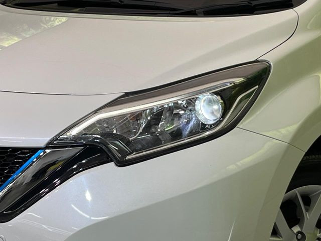 �yLED�w�b�h���C�g�z���V����ԑ��s�����ǍD�Ȏ��E���m�ۂ����S���ĉ^�]�ł��鍂�P�xLED�w�b�h���C�g�𑕔�!�_�����x�������A����d�͂��}�����Ă��܂��B