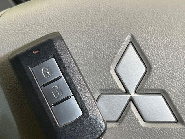 �y�I�y���[�V�����L�[�z�J�o����|�P�b�g�ɓ��ꂽ�܂܂ł��h�A�̎{���E�������\�ȃX�}�[�g�L�[�𑕔��B�G���W���̃I���E�I�t�����J�M�����o���K�v����������Ƃ��Ă��֗��ł���