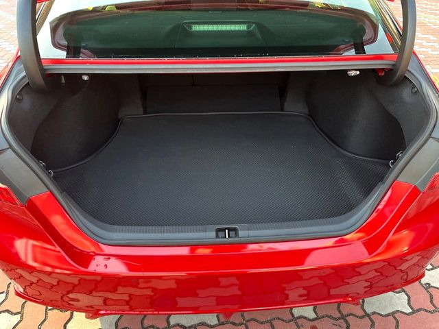 ���i�̂���������ʋ΁A���}���ɏ\���ȉ׎��X�y�[�X���m�ۂ��Ă���܂��B